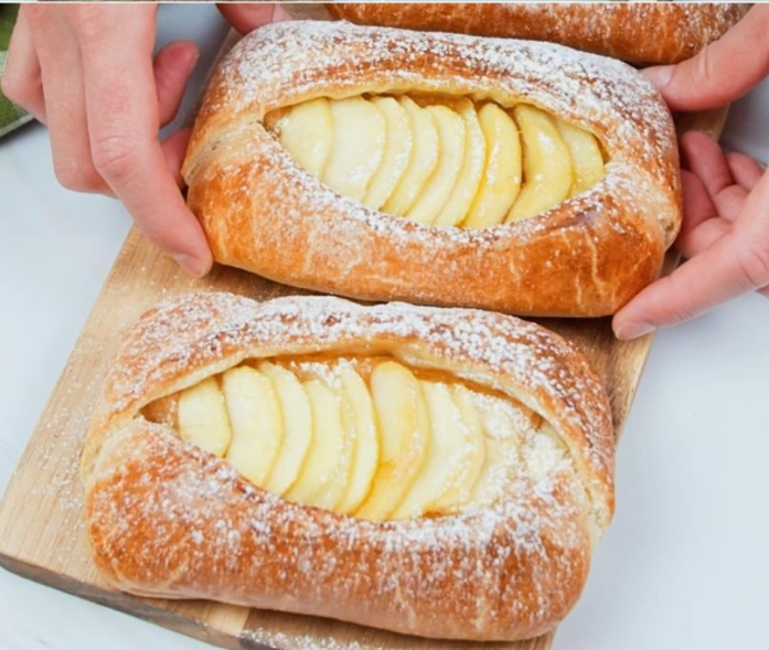Italian Apple & Ladyfinger Puff Pastry Parcels (Puff Pastry Quenelles) pio5c3i